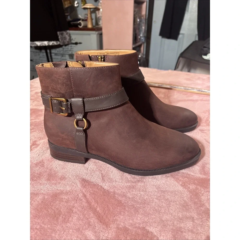 NWOB Water Repellent Vionic Rhiannon Boot Size 8.5 Chocolate Leather.